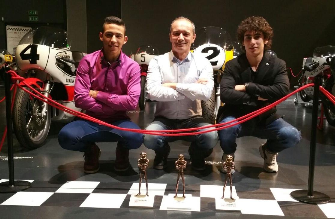.<a href="/eneabastianini/">Enea Bastianini</a> e <a href="/_Nicco23/">Niccolò Antonelli</a> con il grande Luca Cadalora ai Caschi d'Oro di <a href="/motosprint/">Motosprint</a> #gresiniracing