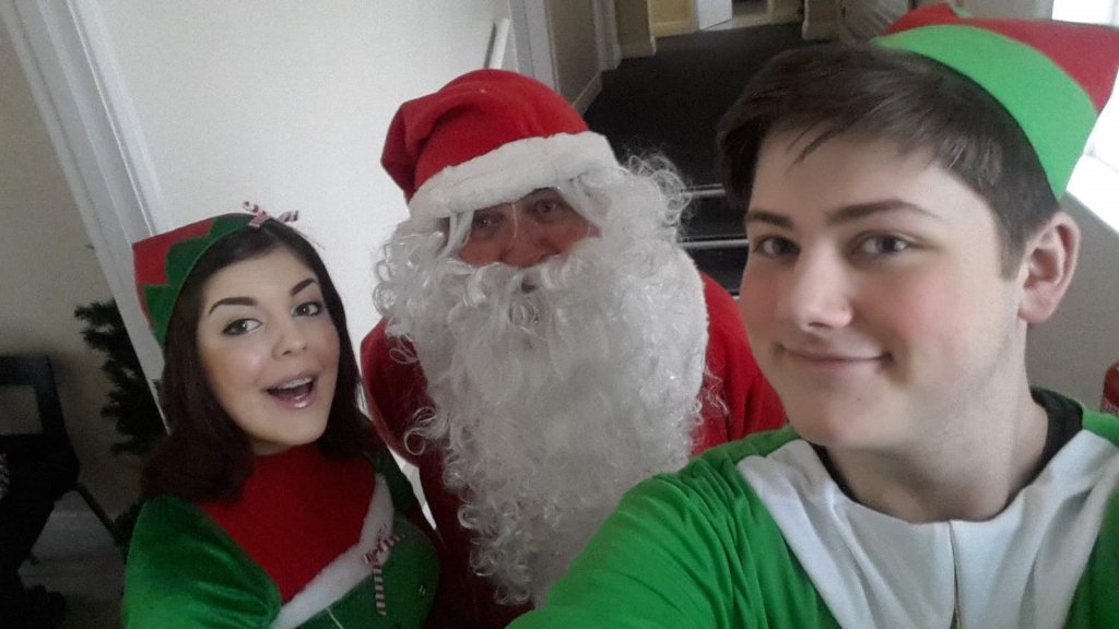 DaisyEnts's tweet photo. #ELFie at @CafeBritannia! Come &amp; see Santa and his elf, Saturday 19th-Wednesday 23rd 11-6pm &amp; Christmas Eve 11-4pm! https://t.co/aWLgVDYowo