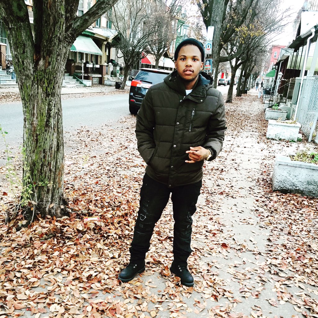 doublergang2's tweet photo. this weather is crazy ... ๐๐๐ #RipAl #FreeBam #FreeCaliba #Strivers #PFTW #PFTW2XMAS https://t.co/lOgdOKEgud