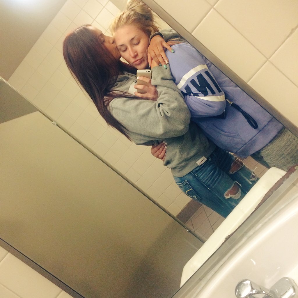 Britany_Marie_'s tweet photo. If I was gay id wife up Alyssa reallllll quick luv u b https://t.co/vkvyHFGC4e