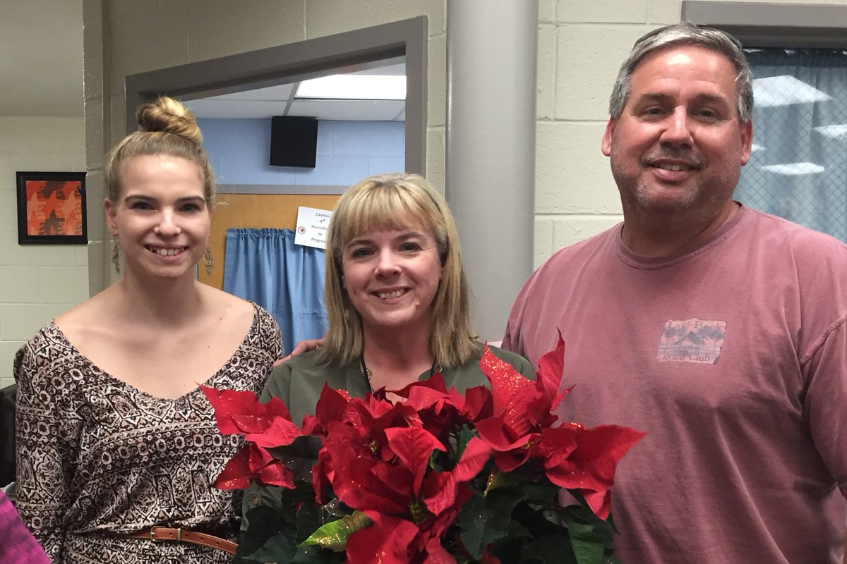 RedMillES's tweet photo. Congrats to @RedMillES 's 2016-2017 Teacher of the Year, Janice Clark! So well deserved #wearevbschools @vbschools https://t.co/uney1uqhVd