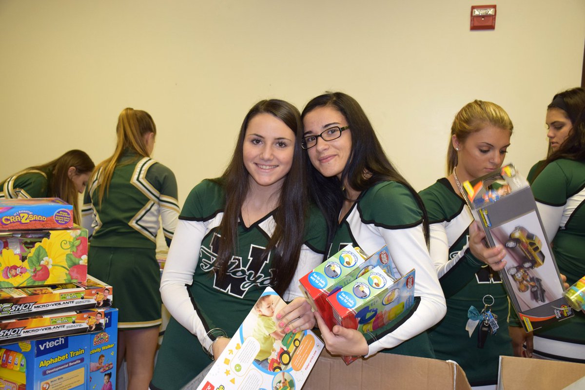 WilliamFloydSD's tweet photo. #WFHS Varsity and JV Cheerleaders helping @FamilyServiceLI organize gifts for #ProjectToy! #givingback #WFFC https://t.co/6nMRv5WCnL