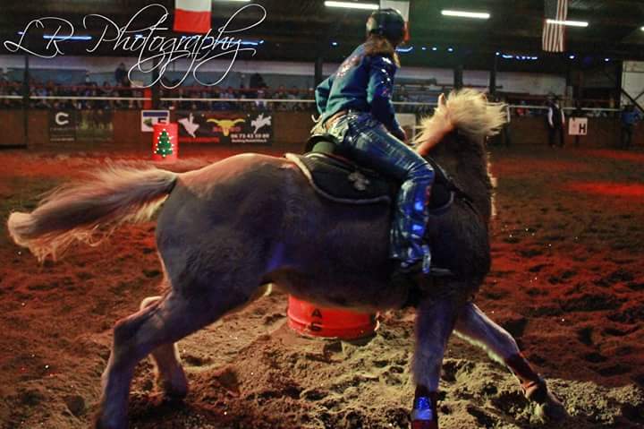 SandyGraceB's tweet photo. Wohooo my @Ranchdressn  Jeans from @FallonTaylor3  stand out at the Christmas Rodeo in Belgium https://t.co/uSeP29MWwo