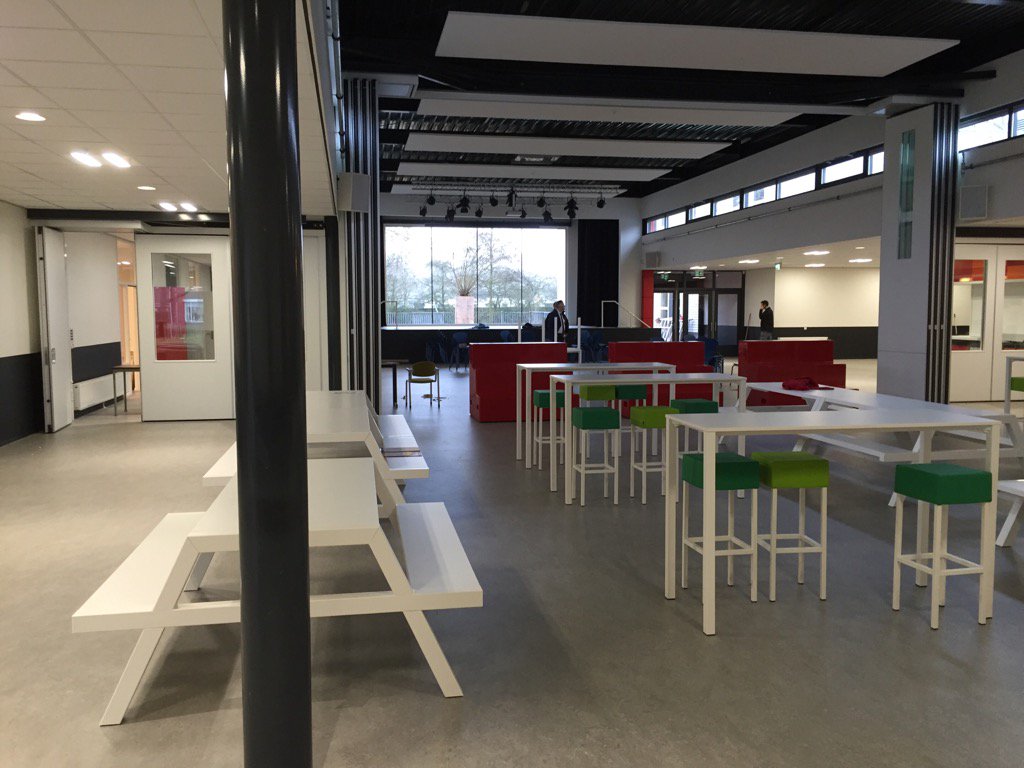 VOMarchitectuur's tweet photo. Vandaag oplevering van de nieuwe centrale hal met theater @vcmheenpark gehad. Blijft bijzonder.. https://t.co/Mq61t7DYp4