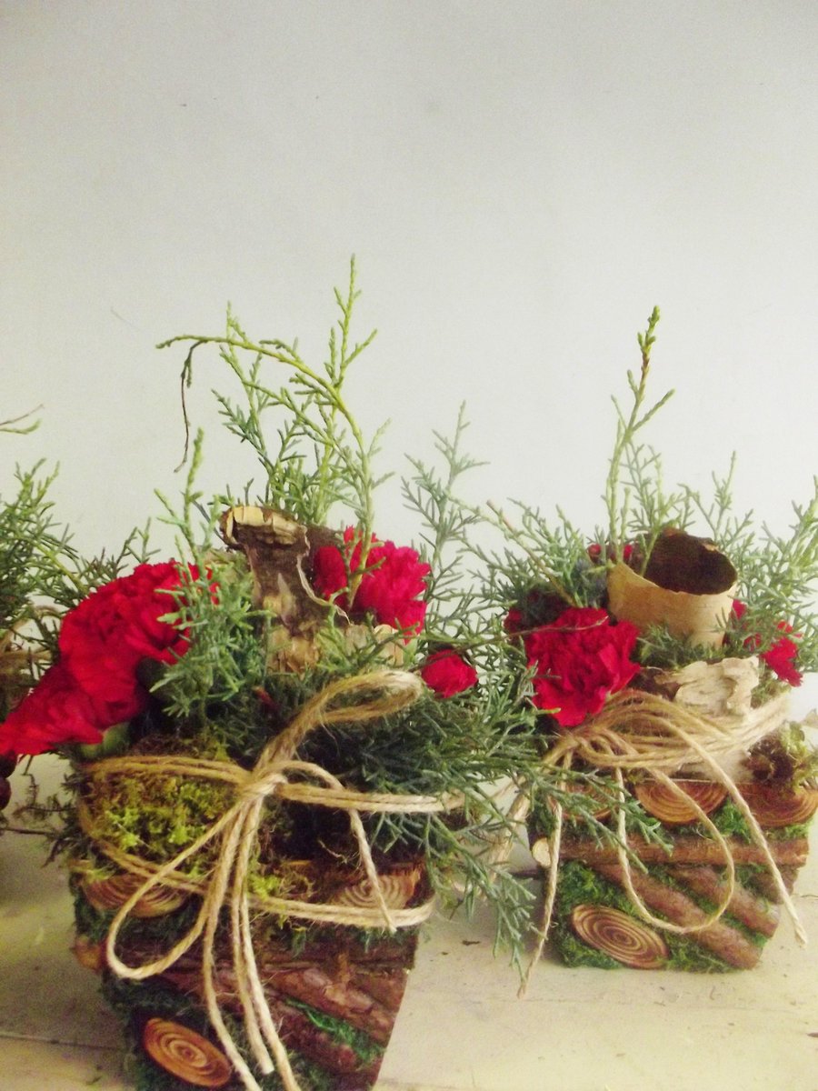 MonarchFlorists's tweet photo. Rustic Arrangements #redcarnations #redflowers #naturalflowers https://t.co/YUoACWK4nE