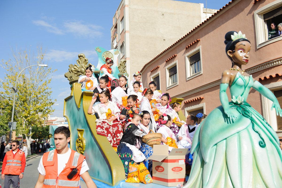 AytoMazarron's tweet photo. La Escuela de Baile Antonio Jara resulta ganadora en el Desfile de Carrozas #Mazarrón https://t.co/bQXqDE9NIf https://t.co/f1mwqkg6sh
