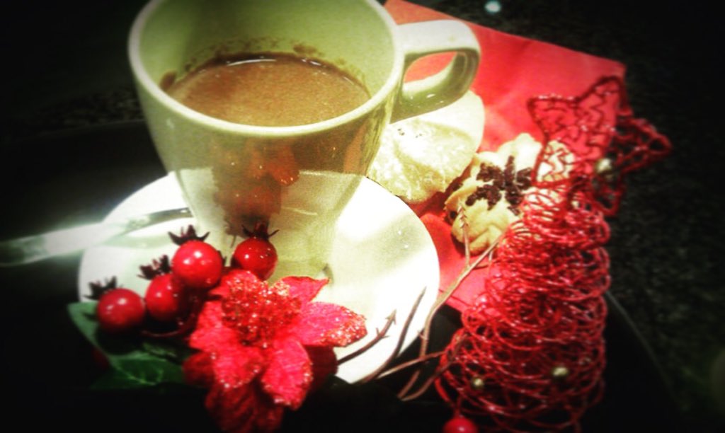 tredicisweets's tweet photo. Non so voi, ma noi usiamo la scusa dell'atmosfera di #Natale per gustarci una #cioccolata caldissima! #buonefeste https://t.co/VRpfgNQ91h