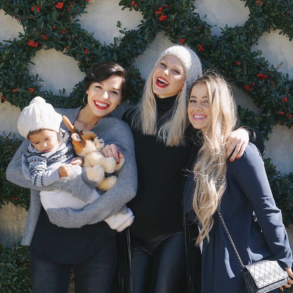 shanenchavez's tweet photo. Girls W E E K E N D. https://t.co/BFu3MyrfUZ