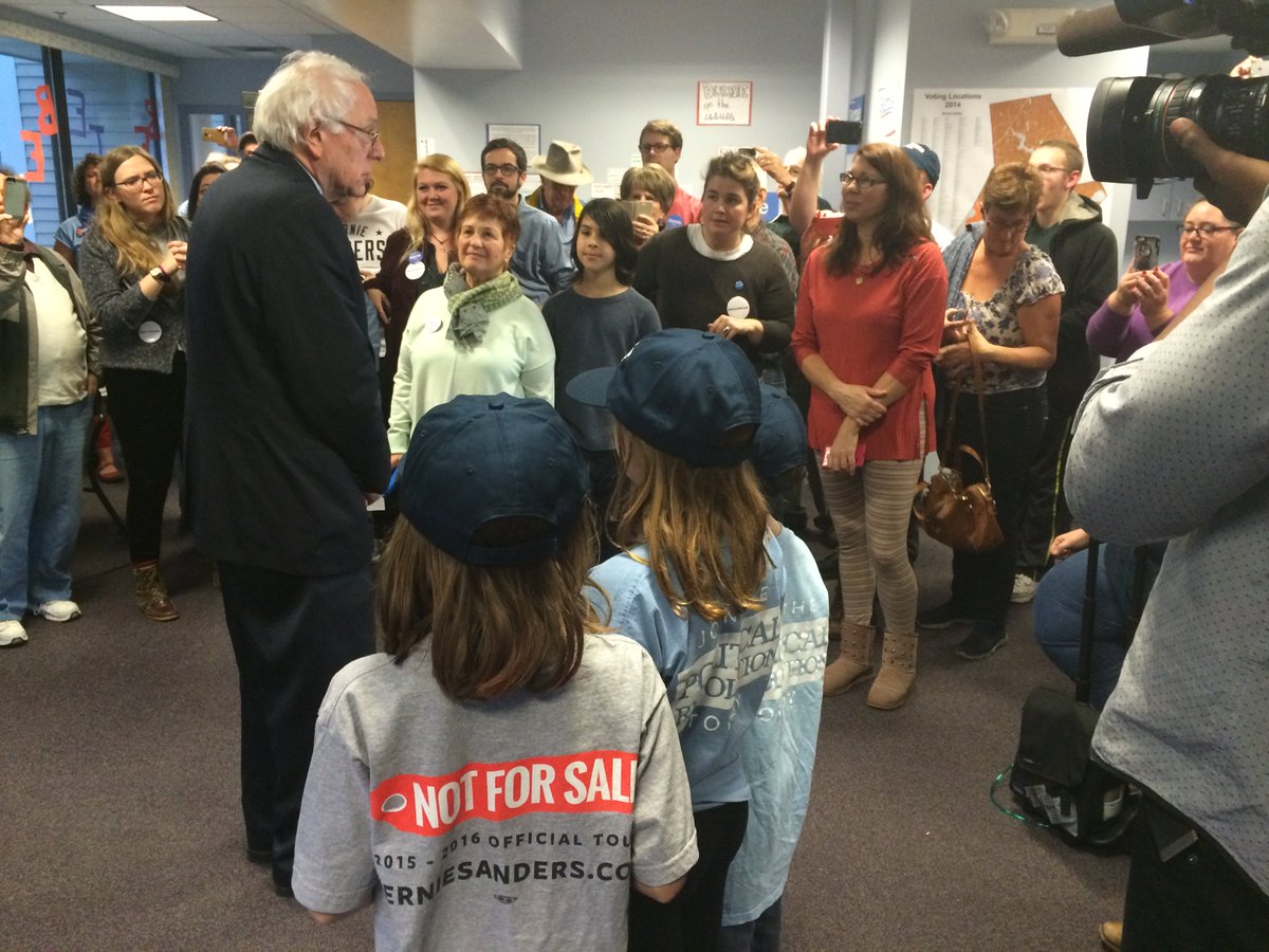 BernieSanders's tweet photo. What's radical about saying we want all our kids regardless of income to get free college? #NHPolitics https://t.co/DBDkS0OQEp