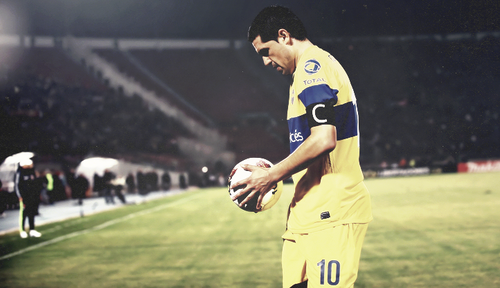 MotivacionesF's tweet photo. "Le doy un beso al balón porque siento que cada vez la tratamos peor" - Juan Román Riquelme. https://t.co/AaeJYMkkZr