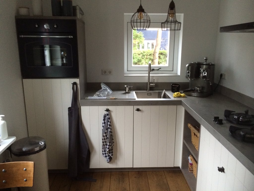 KeukenLndDesign's tweet photo. Weer z'n mooie @pittcooking klant erg tevreden met het resultaat.#keuken https://t.co/qgaltXnQjx #inbouwapparatuur https://t.co/Tfbzg0Gibr