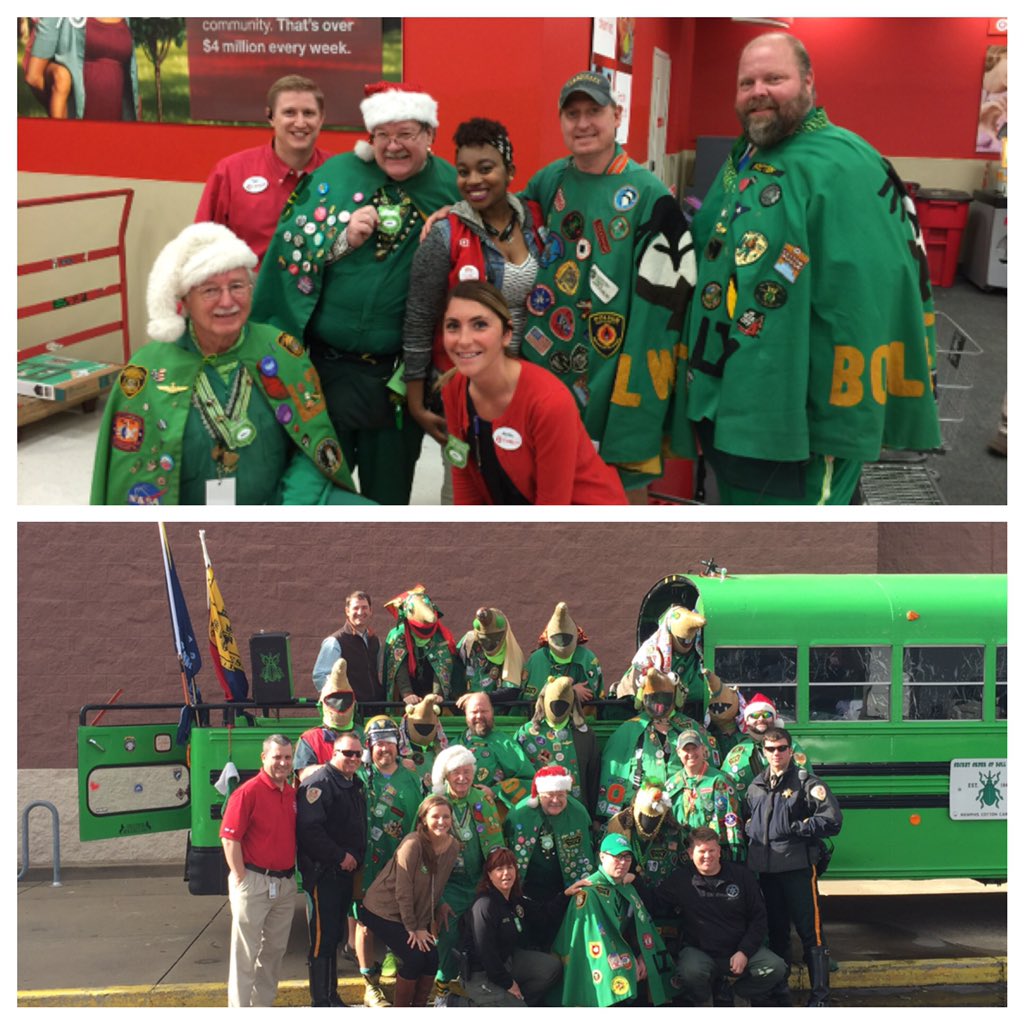 Great morning with #bollweevils and <a href="/mpdMemphis/">Memphis Police Dept</a> making people smile with gifts! @ryandungy