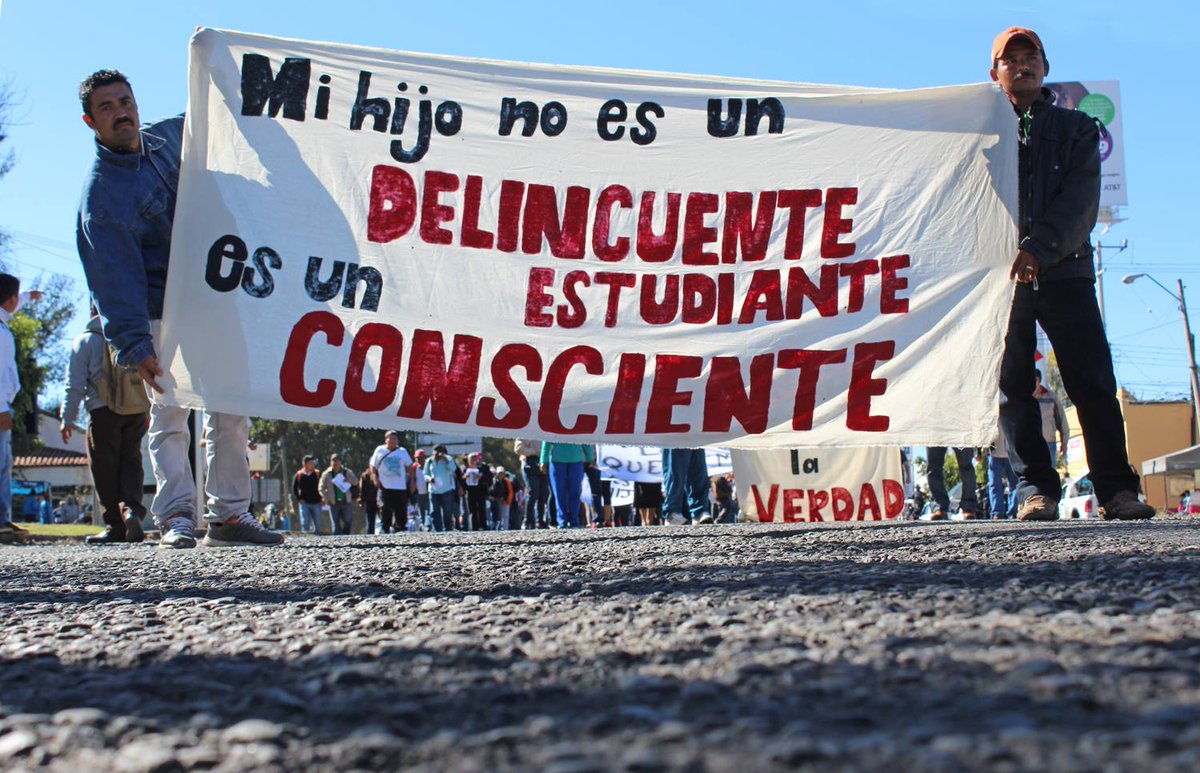Desinformemonos's tweet photo. Movilización por la libertad de Cemeí Verdía y de los 52 normalistas
Foto: Agustín Ruiz 
https://t.co/XMblDfjMVQ https://t.co/bZLhMZ0a2K
