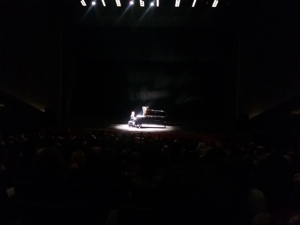 portalegio's tweet photo. Il pubblico di #FirenzeXLive rapito, dal magnetismo dell'immenso @michaelnyman... https://t.co/yR6qMBp8MY