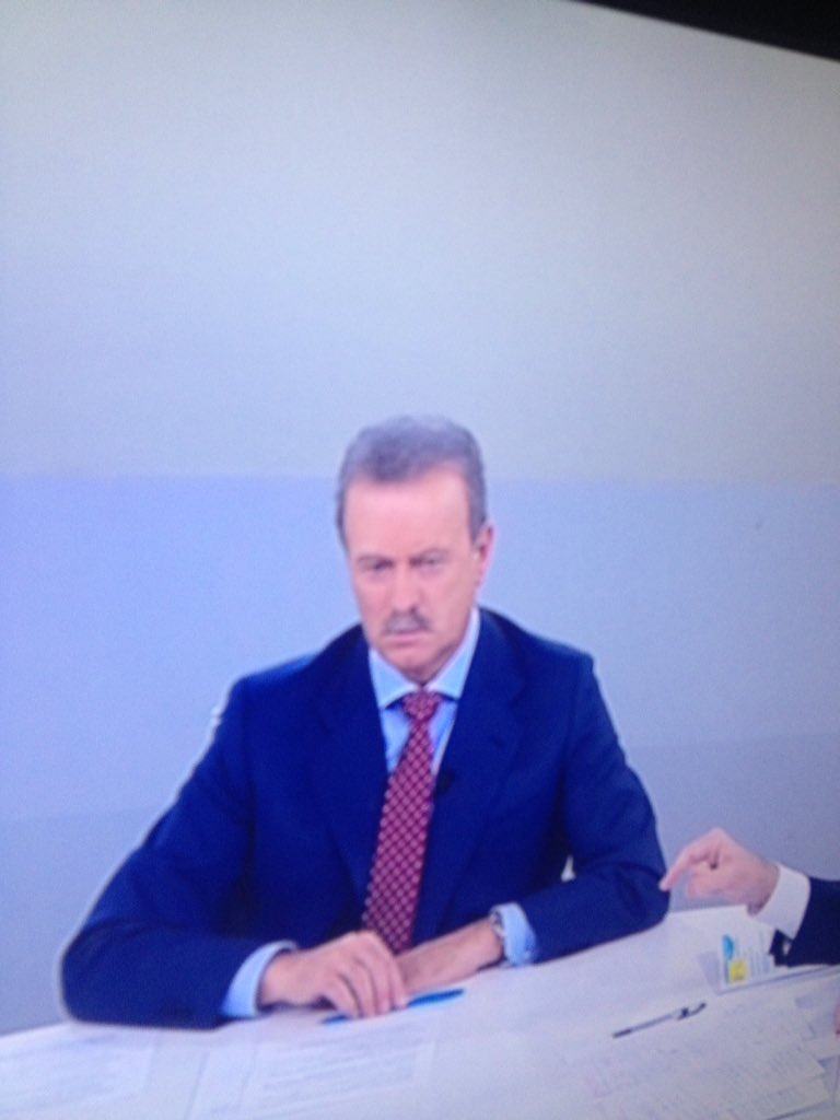 bukkuqui's tweet photo. "¿Ruiz? ¿Quién coño es Ruiz?" #CaraACaraL6 https://t.co/01MhgXCEpz