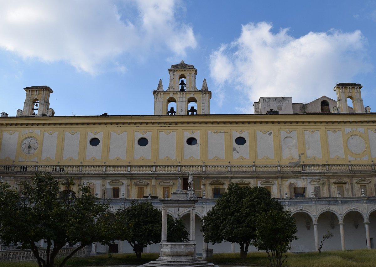 Discover Napoli tweet media