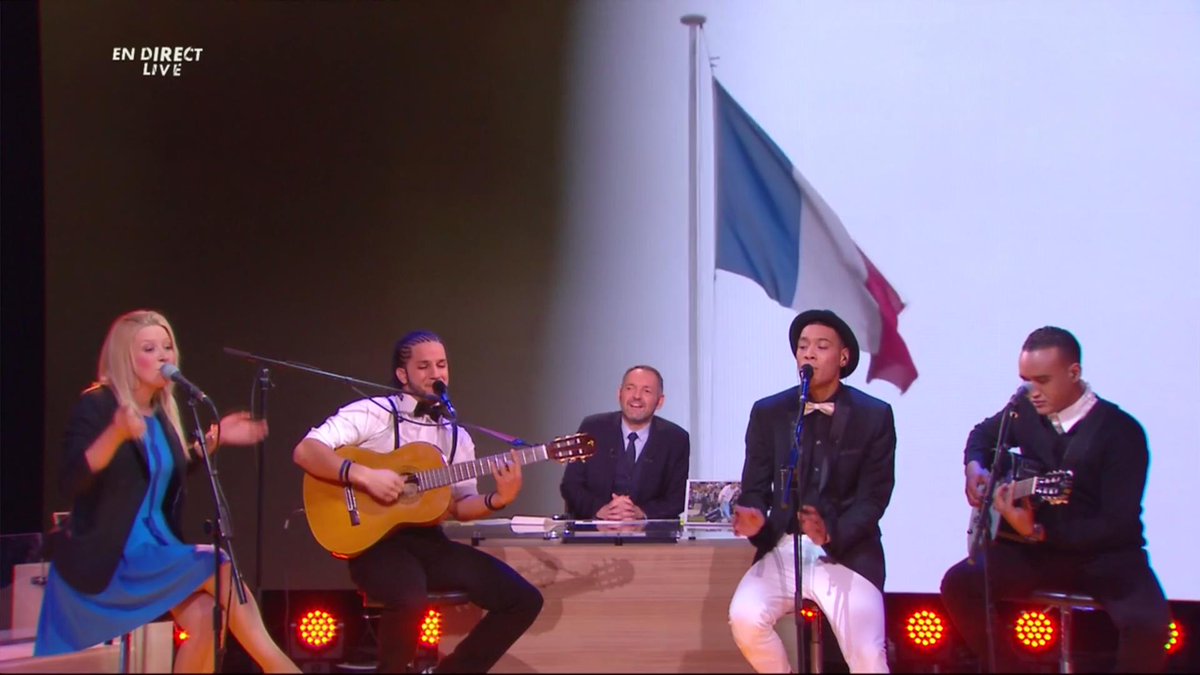 KingOfZeDay's tweet image. .@hoarauguillaume et son groupe jouent en direct une chanson dédiée à la ville de Paris #Jplus1