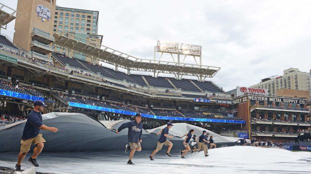 DailyFantasyNws's tweet photo. #Padres getting ready to play ball! #BNISD https://t.co/UfBoWuJEss