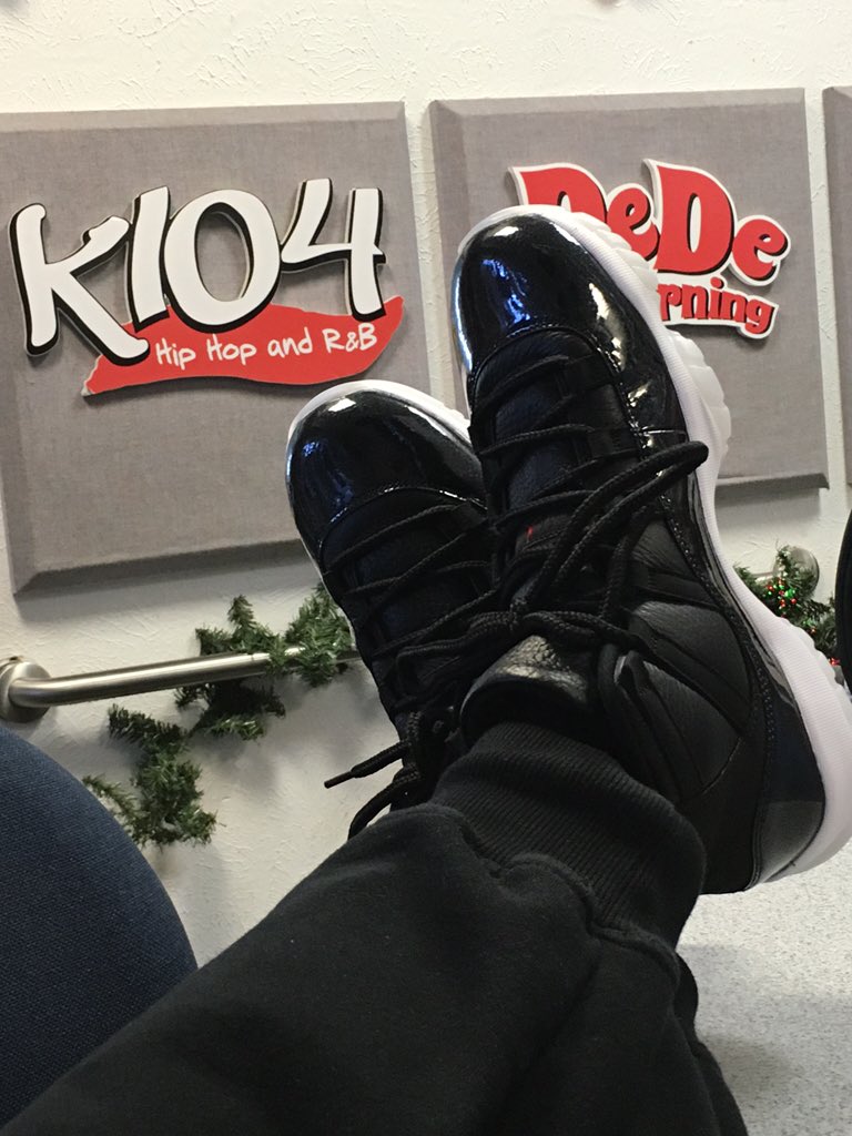 whitegary104's tweet photo. Got em! Thanks @LadyJade104 for the hookup!! 72-10's baby! https://t.co/XoNh3fFbwG