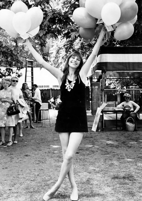 \" Jane Birkin photographed by Annette Green for VOGUE magazine   1970.  Happy birthday Miss Birkin. 