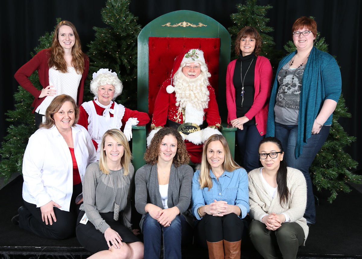 mortonke19's tweet photo. #AllTogetherNow w/Santa celebrating our 10,784 newly hired Logistics Associates! #LifeAtKohls #WFPTeam #peak2015 https://t.co/GDcttHD9mh