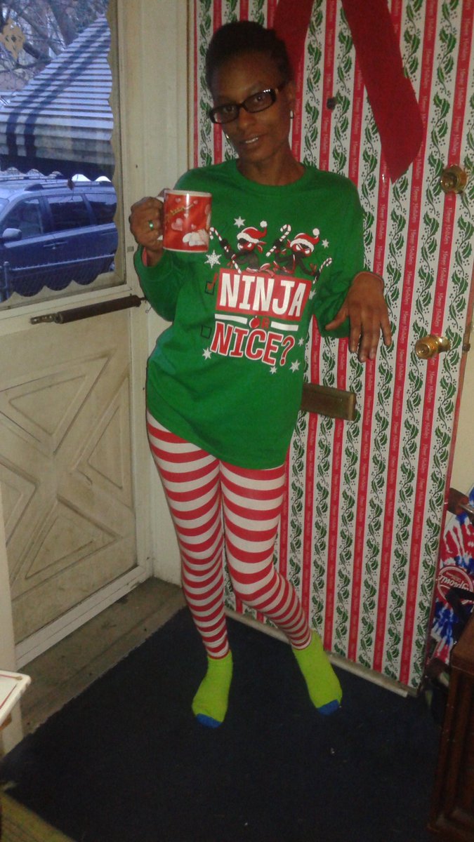taragovan's tweet photo. #CandidCamera #AlwaysPictureReady #LookingCrazyAsHell 😨 #TheyStalkin #DamnTeenagers #12DaysOfChristmasCountdown 😋 https://t.co/DrTQtp3SBV