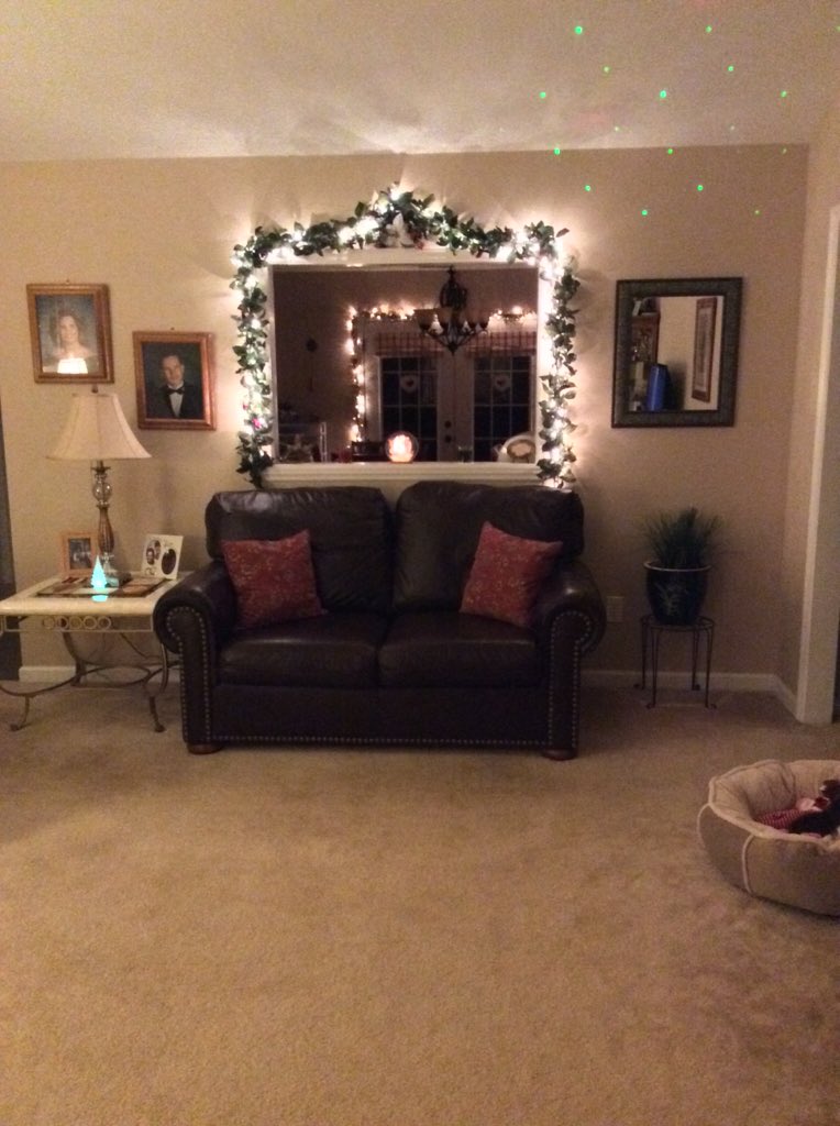 KarenHatmaker1's tweet photo. Loving my house this Christmas! ❤️🌲🎅🏻 https://t.co/BBEWqvGTbj