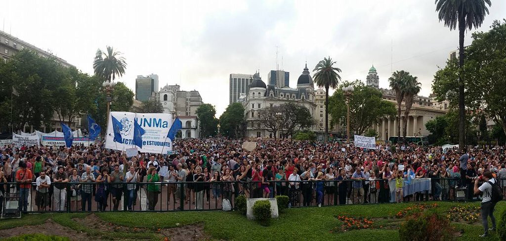 romerodiario's tweet photo. El país dice #LaLeyDeMediosNoSeToca #Bariloche #SantaFe #Cordoba #PlazaDeMayo https://t.co/th8TDTYSWA
