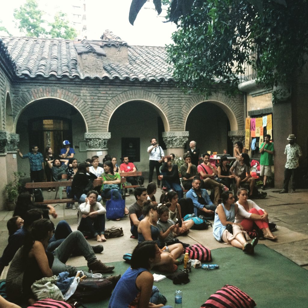 EndemicaProd's tweet photo. Debate sobre la #censura en nuestro evento #NoMirar 
#casadelosdiez #santiago #chile #cultura #arte
#endemicaprod https://t.co/16LczAHM9q