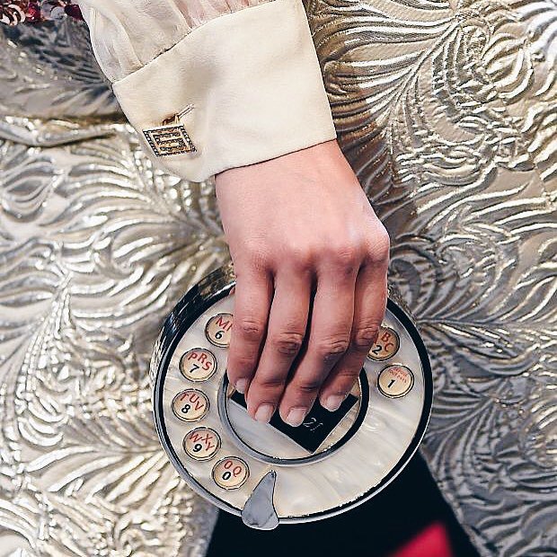 dna_magazine's tweet image. Schiaparelli Couture ☎️💱 | #Fall15 | #DNAfashion #dnamagmx ift.tt/222ZYr1