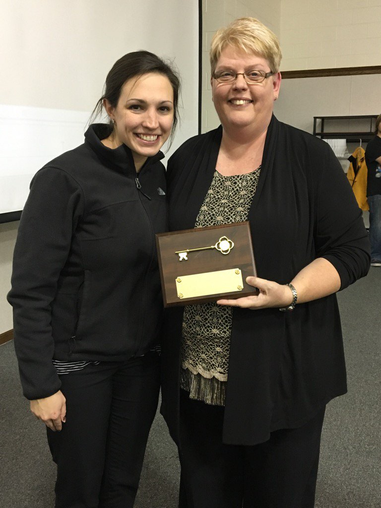 GROWINGROYALS's tweet photo. Congratulations to Chris Hicks for the Gold Key award! Thanks for your commitment! #JeffersonPRIDE https://t.co/iz5mnYcDlm