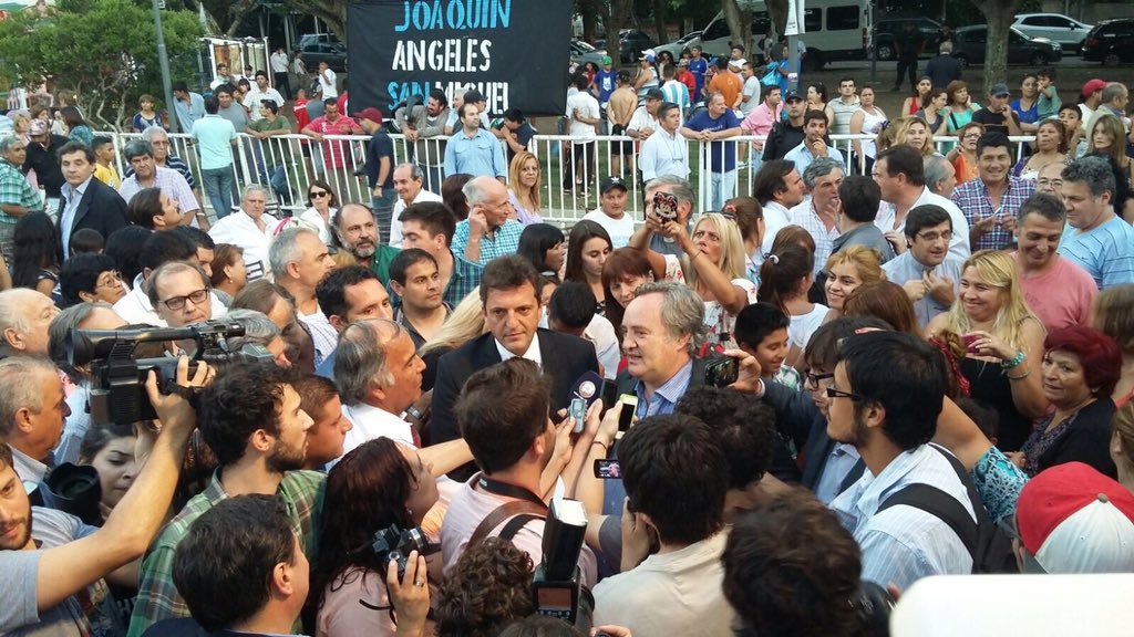 MassaPrensa's tweet photo. IMAGENES | @SergioMassa y @MalenaMassa presentes en la Jura de @delatorrej en San Miguel https://t.co/AZRYt4p9cS