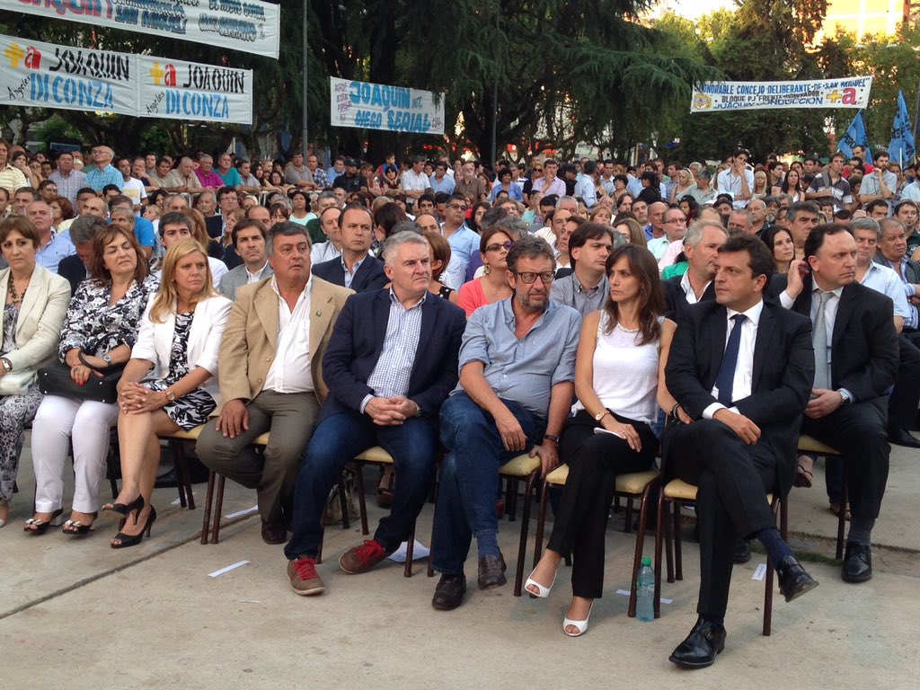 MassaPrensa's tweet photo. IMAGENES | @SergioMassa y @MalenaMassa presentes en la Jura de @delatorrej en San Miguel https://t.co/AZRYt4p9cS