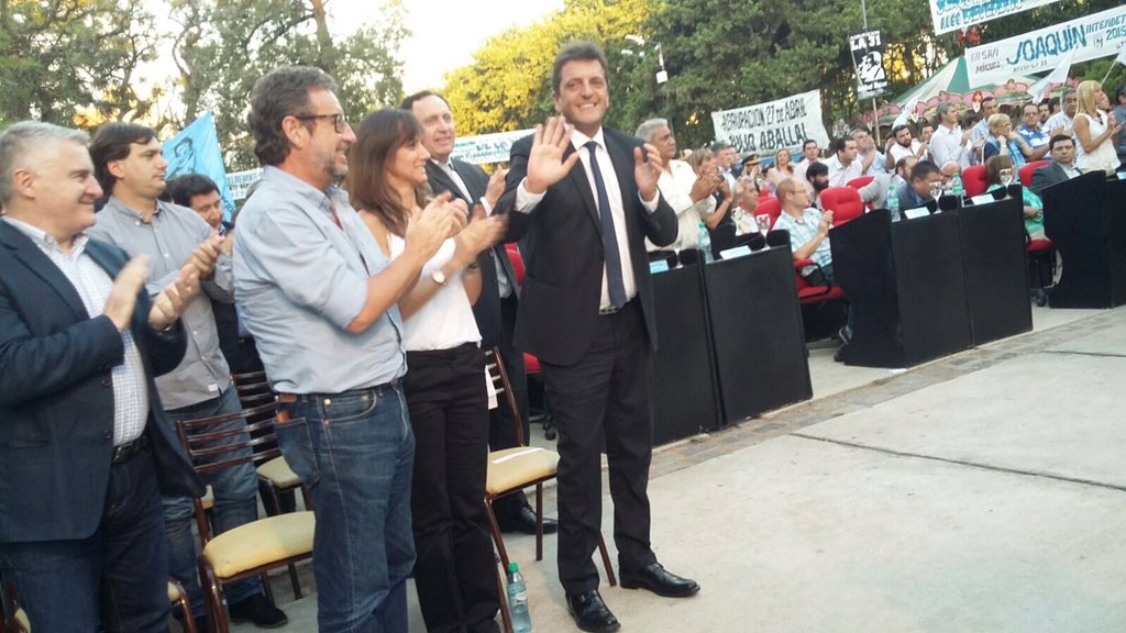 MassaPrensa's tweet photo. IMAGENES | @SergioMassa y @MalenaMassa presentes en la Jura de @delatorrej en San Miguel https://t.co/AZRYt4p9cS