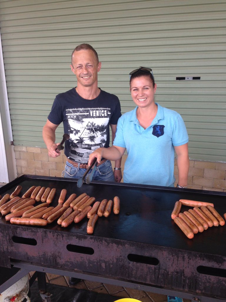 Nice to see jockey Damian Browne helping out the training dept at the Sunshine Coast Trials this morning <a href="/RachMason7/">Rachel Mason</a>