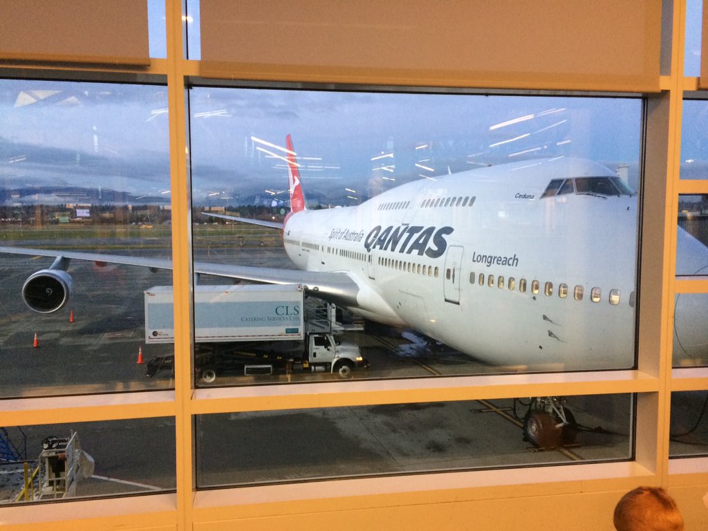 RoyAriasMtz's tweet photo. That is one massive plane 😱✈️ #LondonCalling 🙌🏻 https://t.co/izTlohNhHH