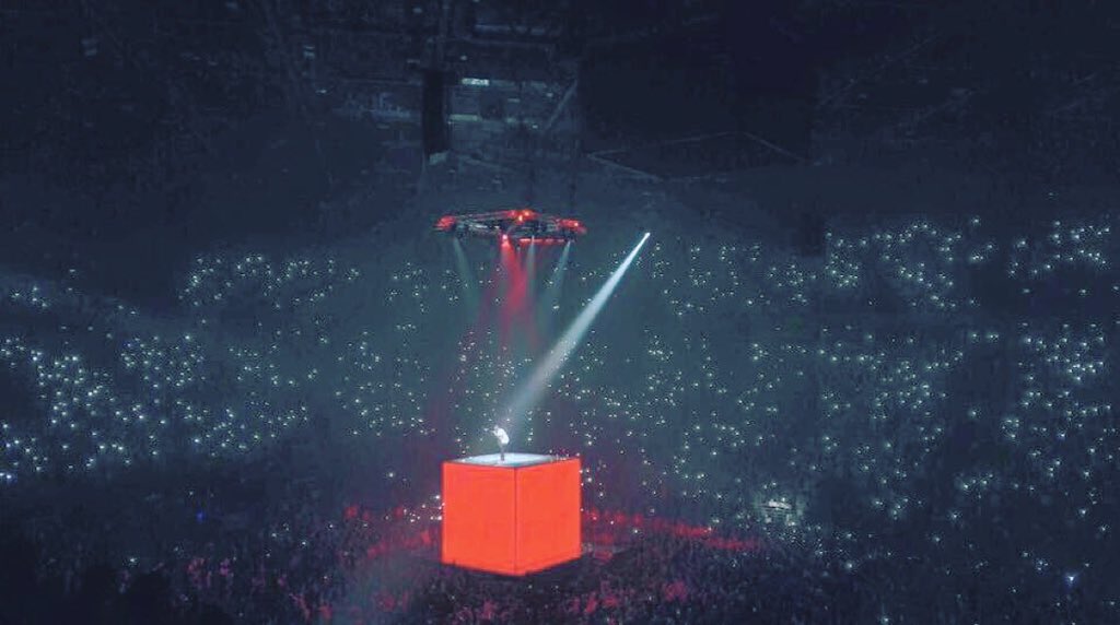 tchicken45's tweet photo. @MaitreGims K I N G 

#Bravo #Respect #LeFleau #Bilou

@AccorH_Arena 

#ConcertDeLannee #WaranoTour @AryaNouri https://t.co/xs7FkVKmF3