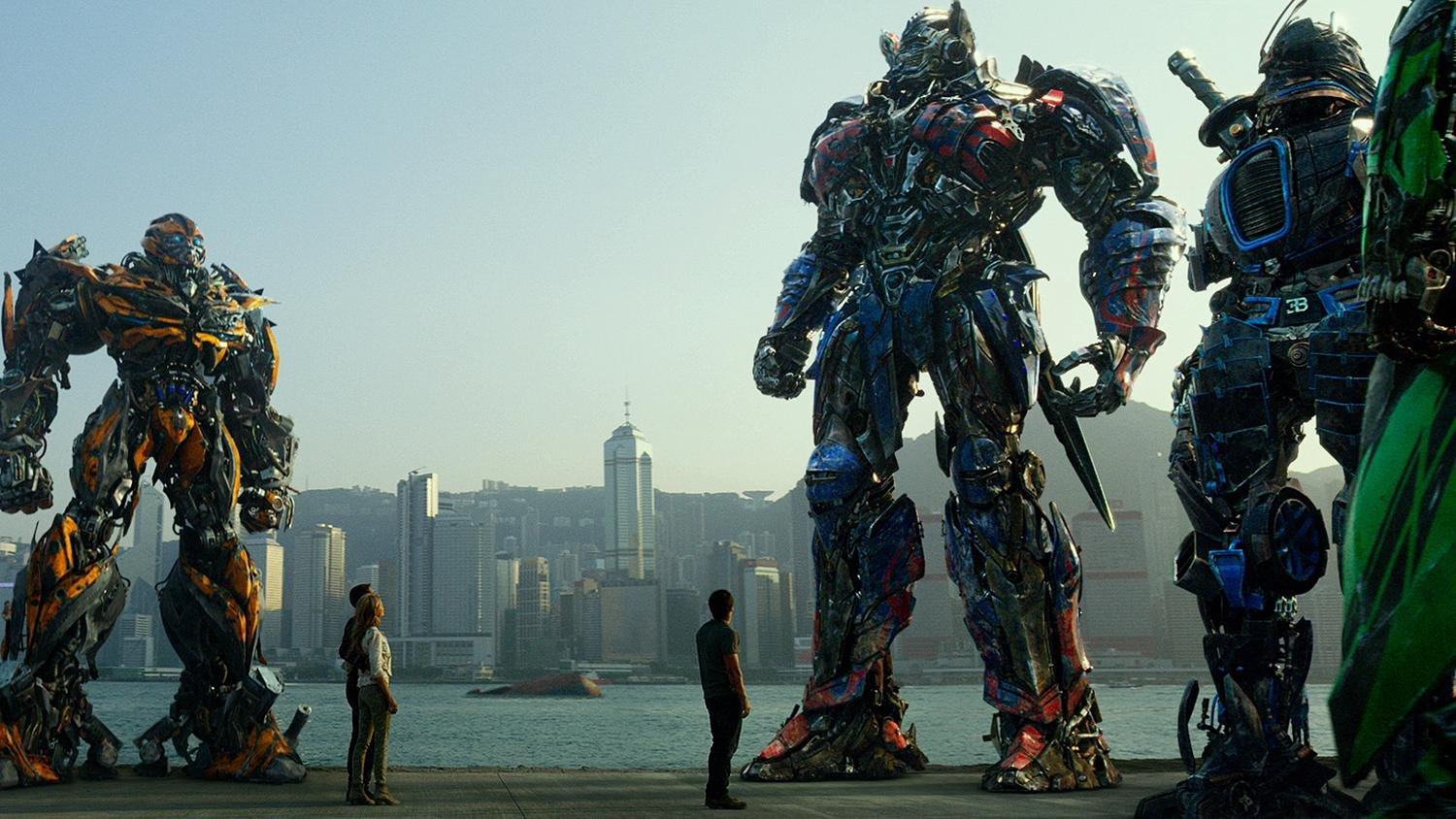 映画情報 オスカーノユクエ トランスフォーマー シリーズ第5弾にマーク ウォールバーグが再び主演 ウォールバーグ自身がコメントしたもので 前作で演じた修理工 発明家にして良き父 ケイド イェーガー役として再登板する 17年全米公開予定