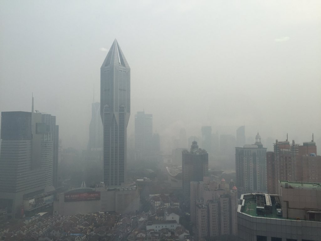 timjpope's tweet image. Hi #Beijing, this is #Shanghai. We found your #smog. Please come and collect it. #airpocalypse