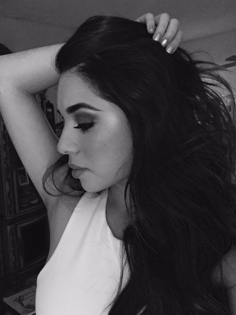 daisviviana's tweet image. I don&apos;t do filters but when I do it&apos;s B&amp;amp;W