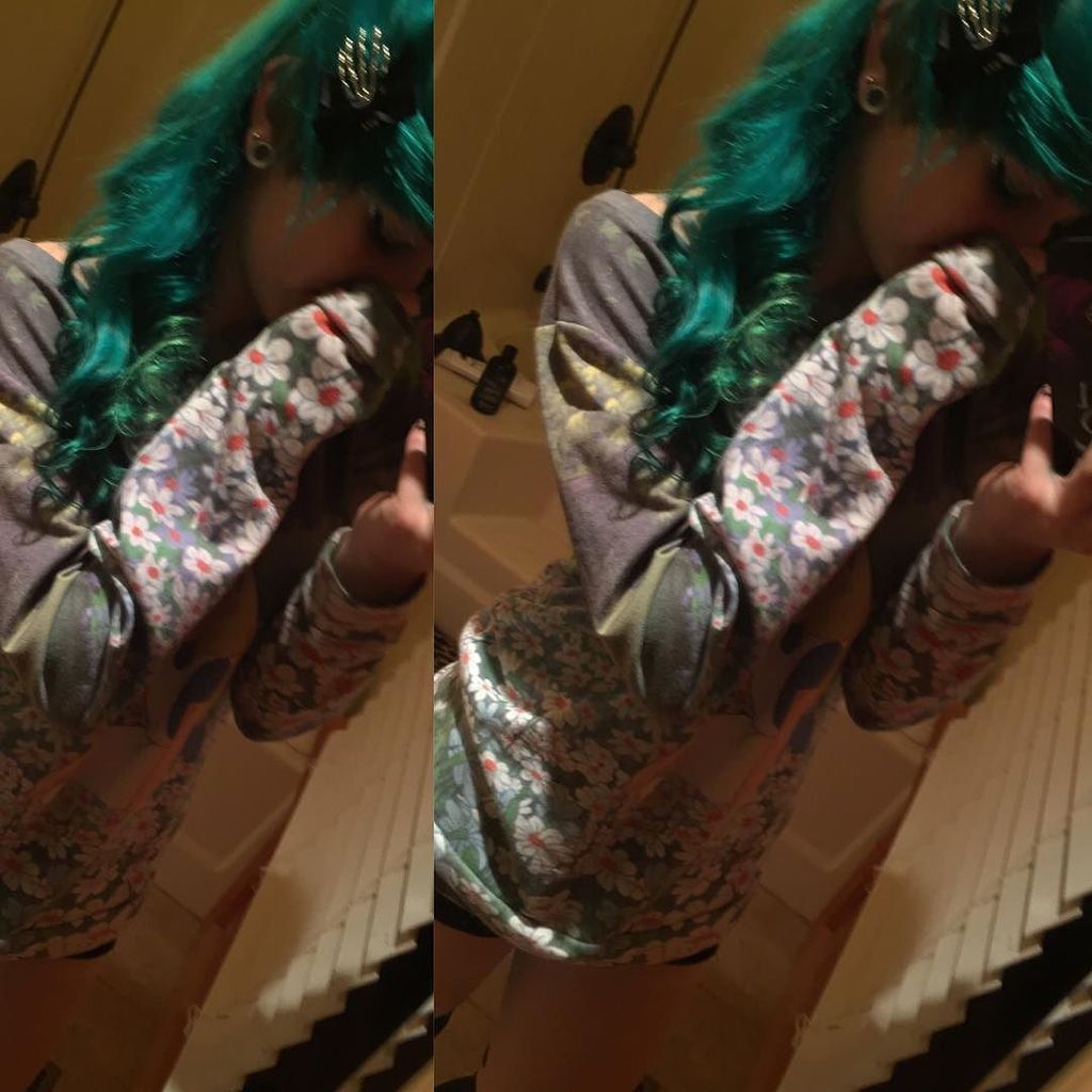 Lexi_B_Tyler's tweet image. @notsocooll_ : ift.tt/1Ot24qs | Take my hand and give me a reason to start again.💫
; ; #emo #emoboy #emod…