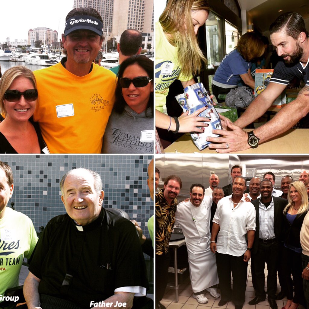 DailyFantasyNws's tweet photo. @@THoffman51 serves food @FatherJoes alongside #Padres volunteers #SeasonOfGiving https://t.co/MKOJwIe50K