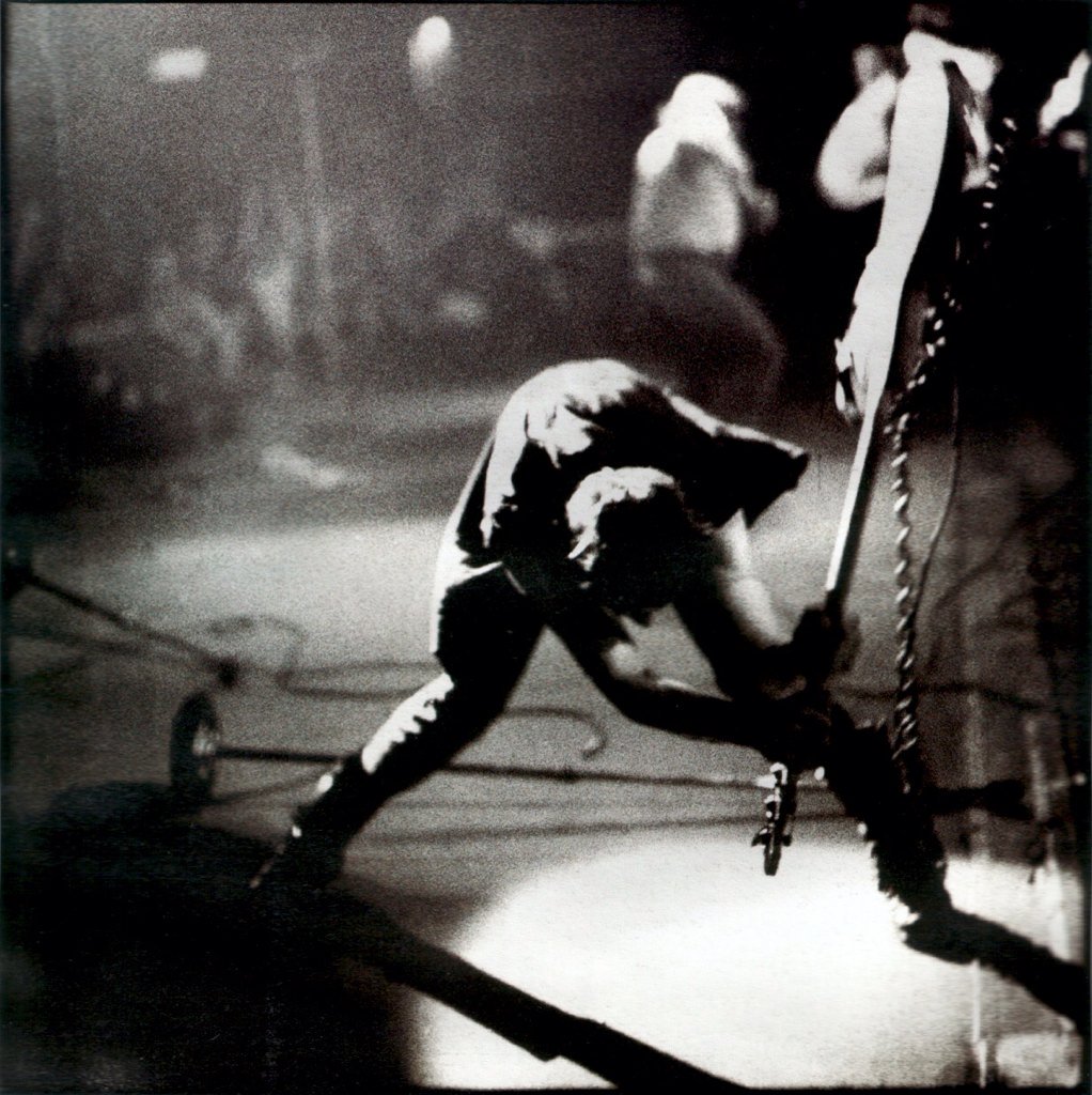 Happy 60th birthday to one of the coolest rock stars of all time Paul Simonon. Absolute legend! 