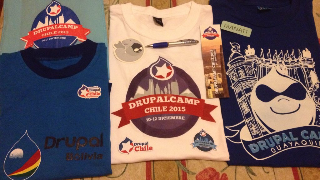 Doakym's tweet image. Mis poleras de la #DrupalCampChile2015, y también una comparación de la talla small en Latinoamérica, da para pensar