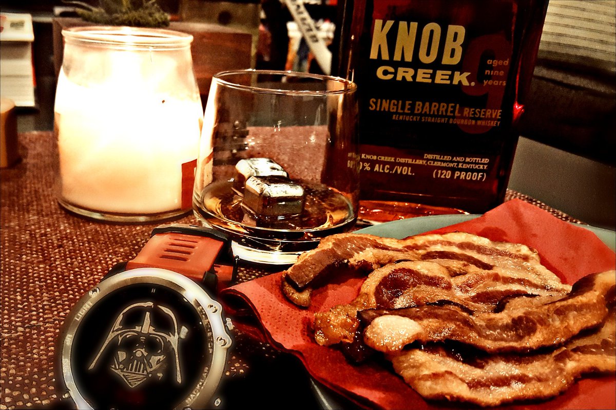 romrome's tweet photo. It's Bacon and Bourbon night! #whattraining https://t.co/LRcCbMq6gV