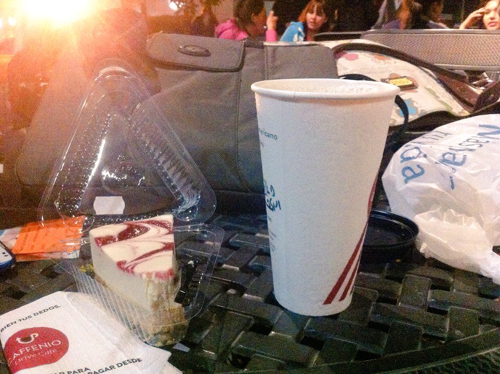 vaneskap's tweet image. Mi tarde de antojo en @caffenio ☺️
#climafrio #capuccino