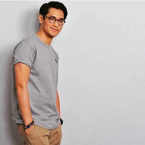 [INSTAGRAM] arez27: Hello. Bantu saya yuk untuk follow account @indrowj saya akan followback bagi yang follow. Than…