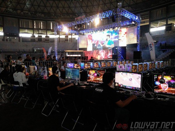 LowyatNET's tweet photo. Here's what you missed at the #MalaysiaCyberGames 2015. #SiapaTaring ? https://t.co/EtMebL16Vn https://t.co/LB8e0qiwT0
