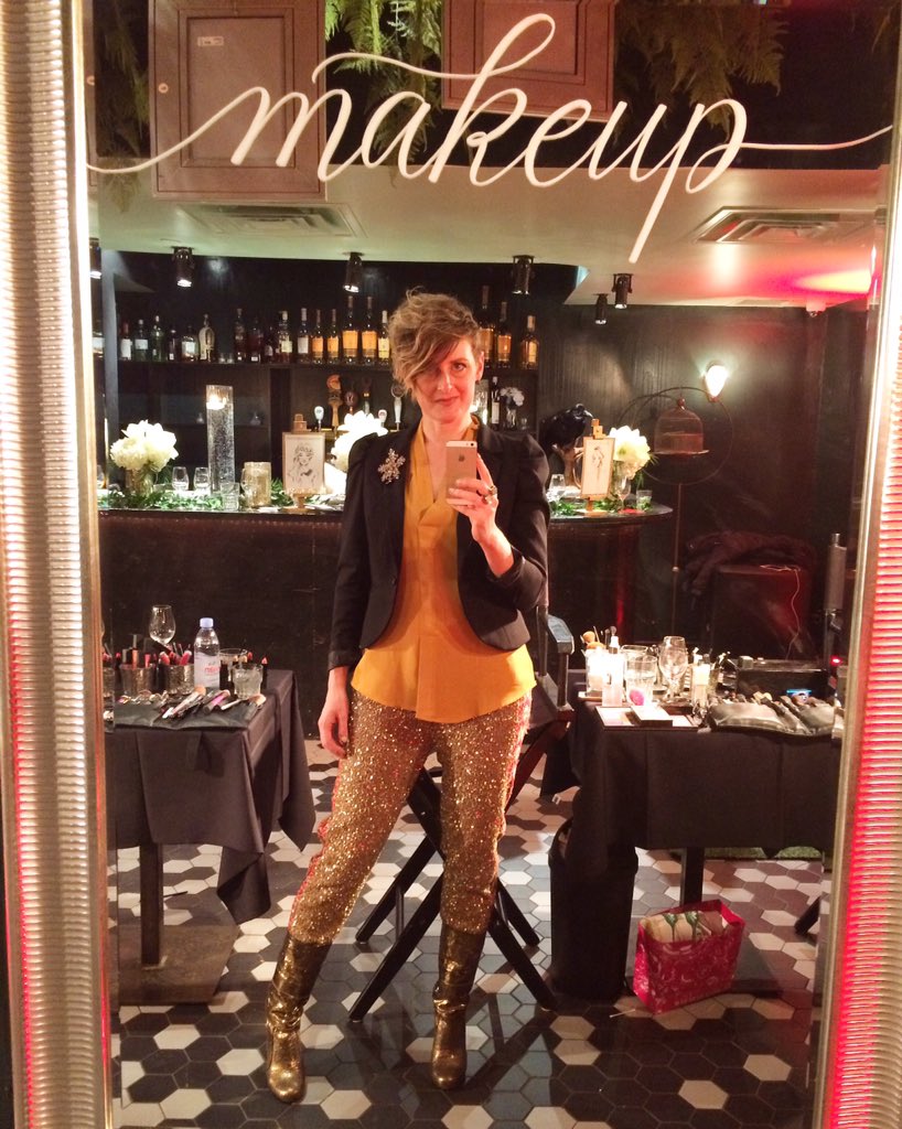 eatdrinkbcarrie's tweet photo. Makeup game on thanks to Mila from @holtsmontreal and @NuvaSpa at @DiarySocialGal  's #DiaryLaunch2015 https://t.co/7PXBwTR1ym