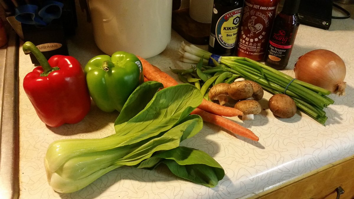 GrisliDaBurr's tweet photo. Eatin the FUCK out of some veggie lo mein tonight. The casino I work at gives grocery gift cards with our bonus. https://t.co/itCXwnIJrq